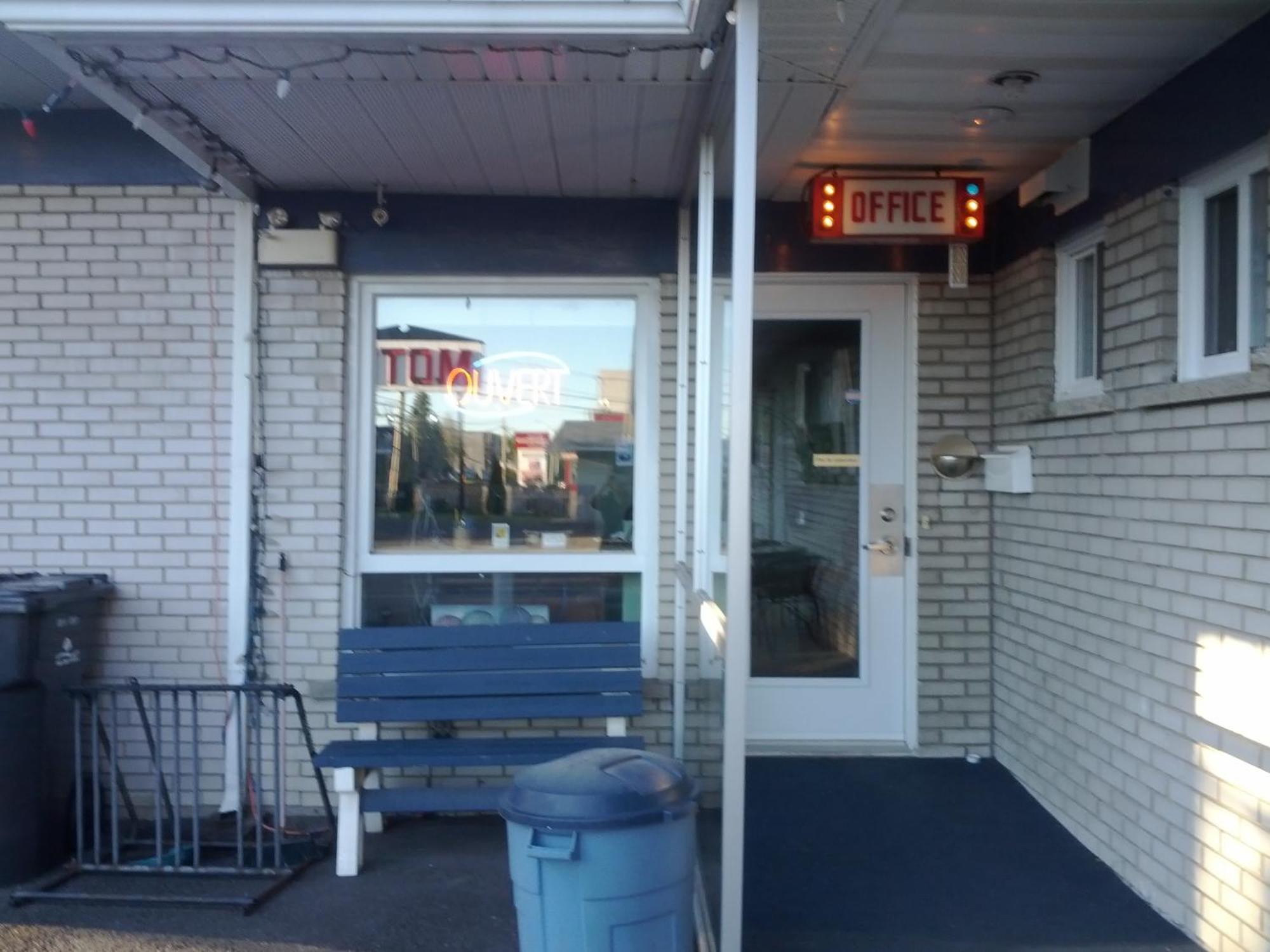 Motel Montgolfiere Jp Saint-Jean-sur-Richelieu Eksteriør billede