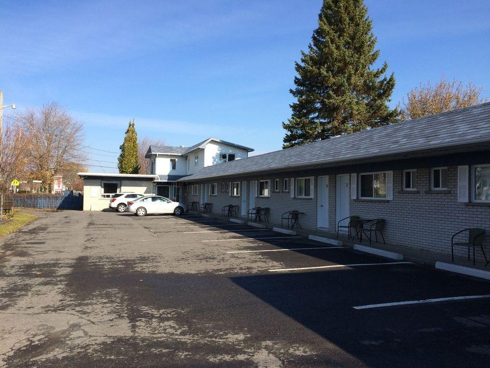 Motel Montgolfiere Jp Saint-Jean-sur-Richelieu Eksteriør billede