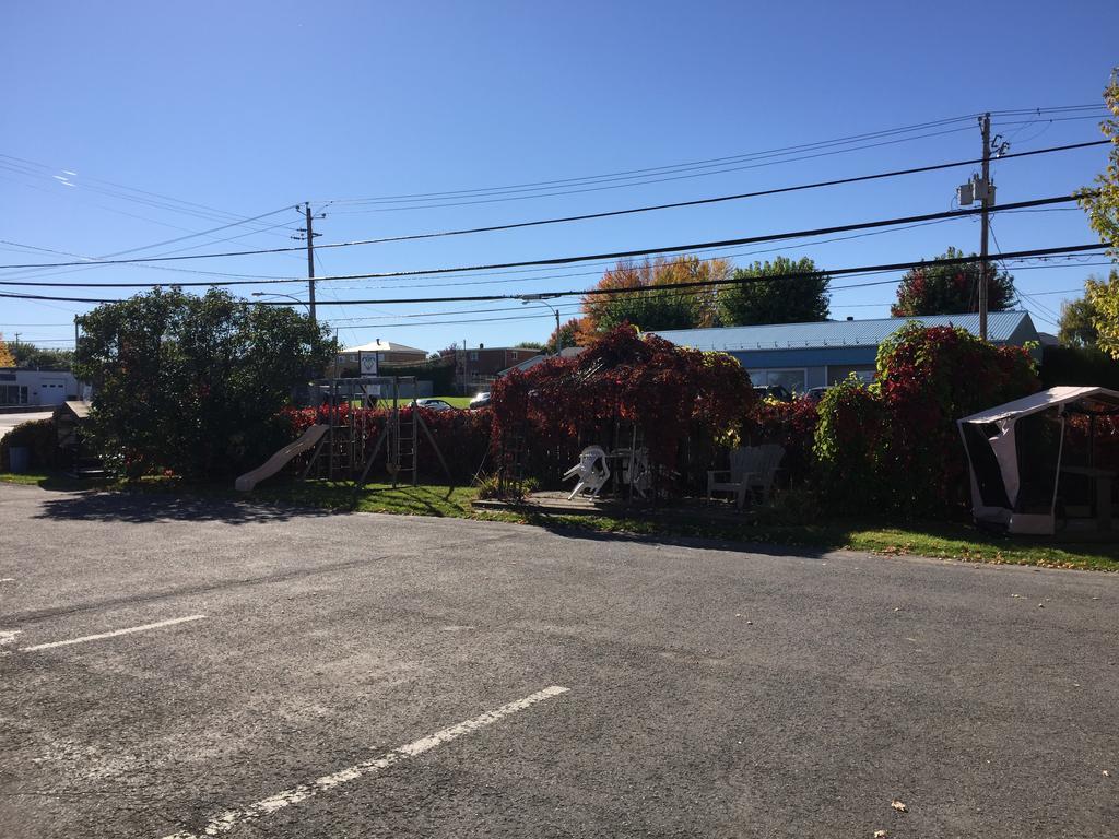 Motel Montgolfiere Jp Saint-Jean-sur-Richelieu Eksteriør billede