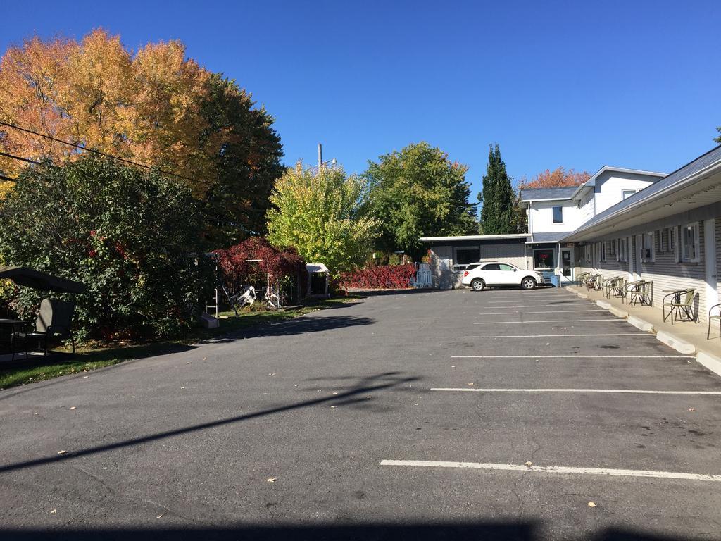 Motel Montgolfiere Jp Saint-Jean-sur-Richelieu Eksteriør billede