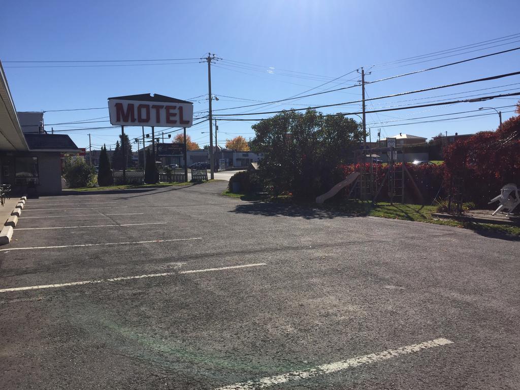 Motel Montgolfiere Jp Saint-Jean-sur-Richelieu Eksteriør billede